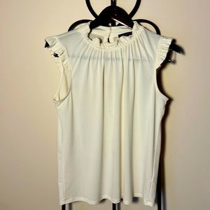 *NEW LISTING***Cream Ruffled Sleeve Top